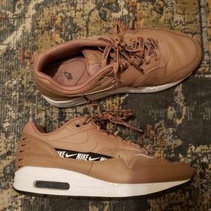 Nike Air Max 1 SE sz 6 dusty rose